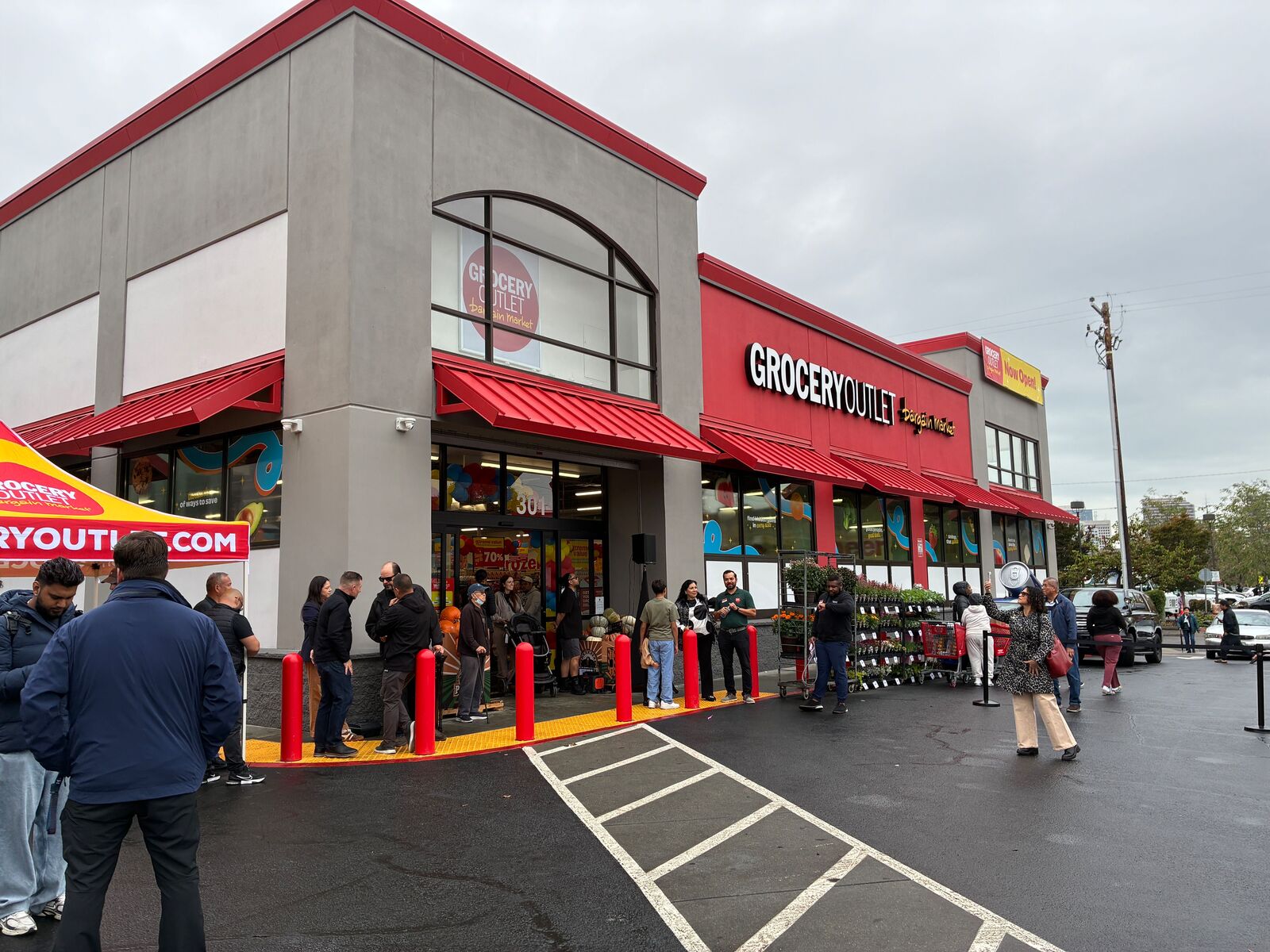 New Grocery Outlet opens in Oakland’s Eastlake neighborhood — The Oaklandside, McKinney Business news